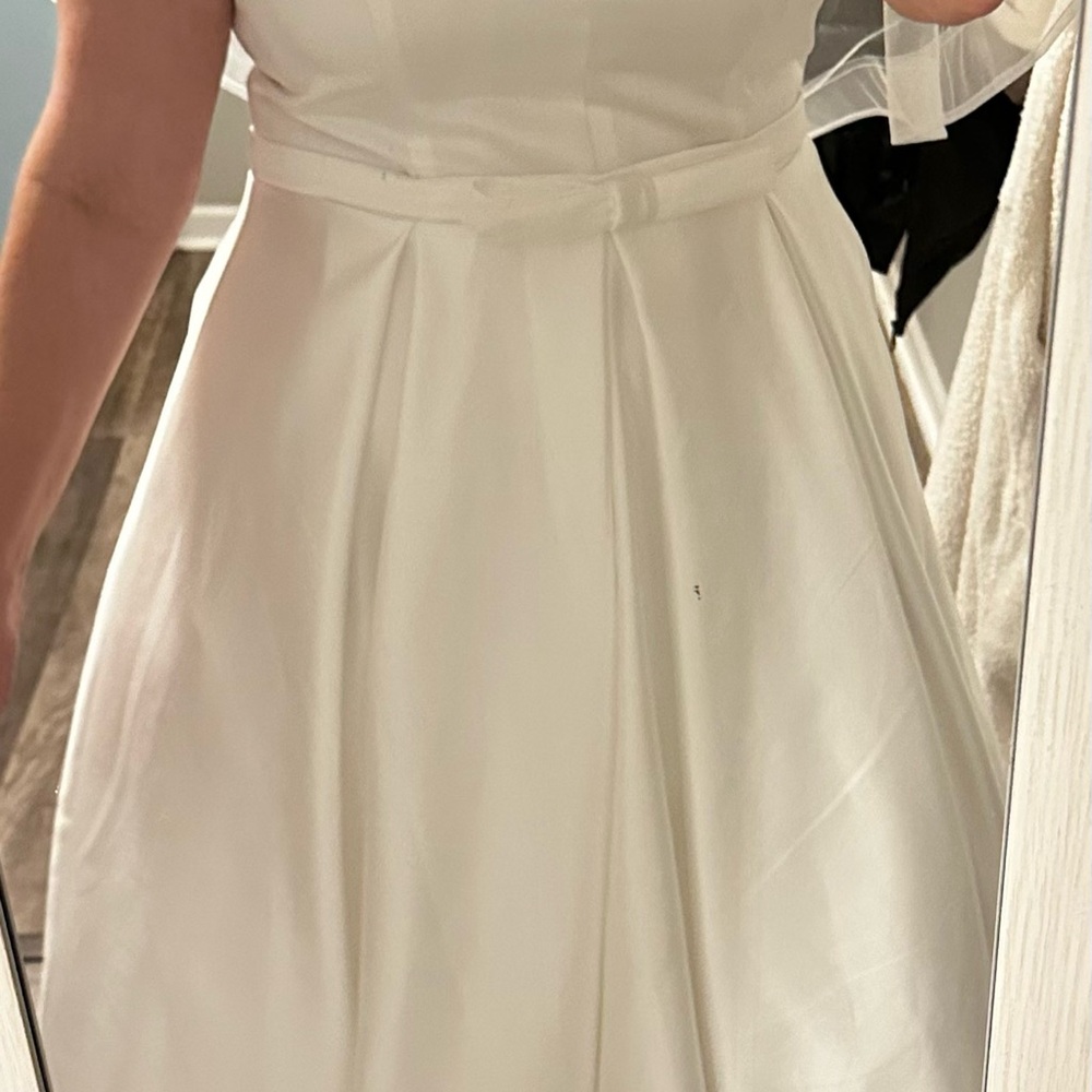 Classic NEW Satin Wedding Dress - Picture 4 of 5